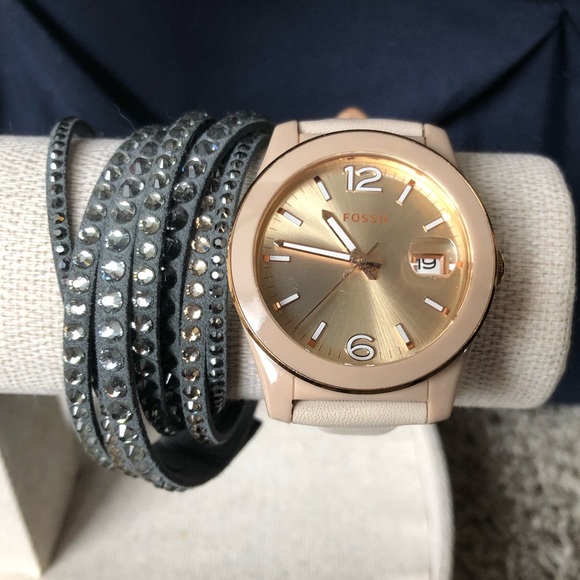 Beige, clean line Fossil watch - Picture 4 of 4